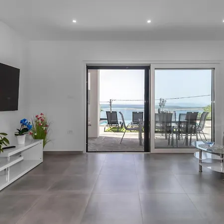 Beautiful In With Jacuzzi Holiday home Dramalj