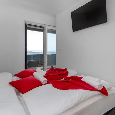 Beautiful In With Jacuzzi Holiday home