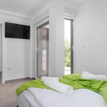 Beautiful In With Jacuzzi Holiday home *